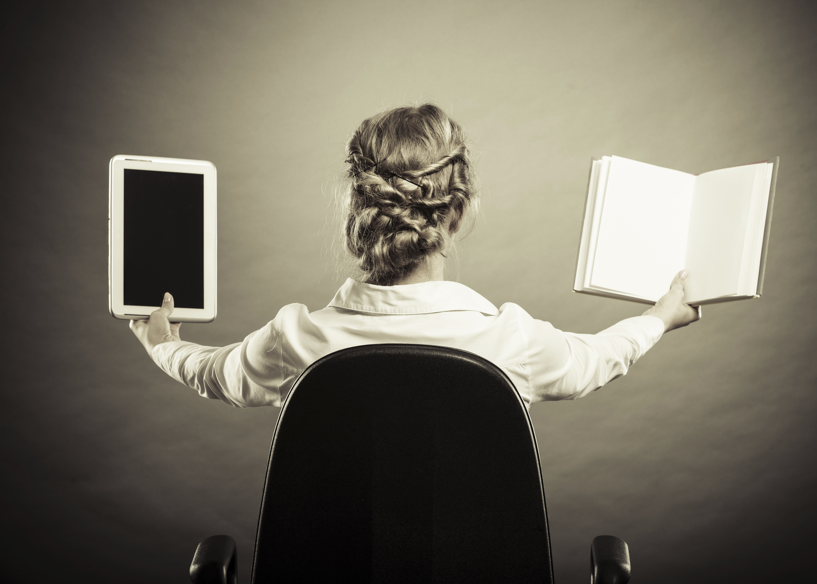 Print vs. Digital Books Infographic Minitex