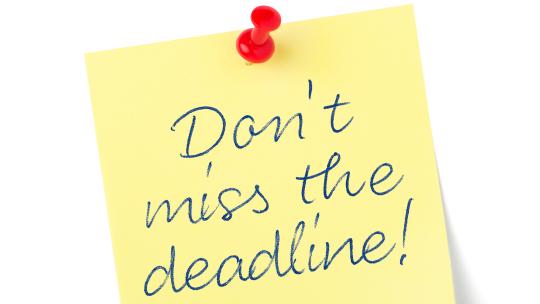 Text on post it note: Don't miss the deadline!
